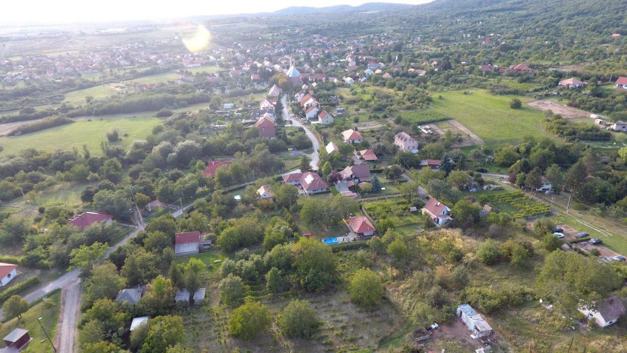 Cseresznyevirag Vendeghazak Kovagoszolos Exterior foto